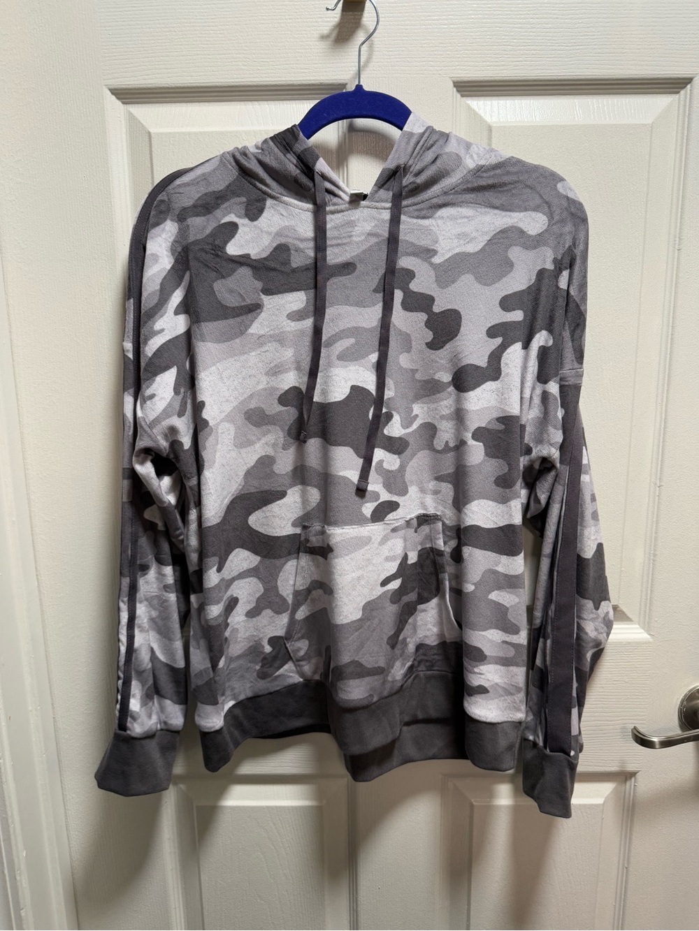 Dkny Womens Gray and White Camo Hooded Pajama Set size L - Picture 3 of 13